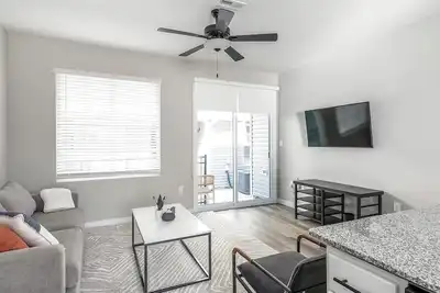 Landing | Modern 2bd, Clubhouse, Pool