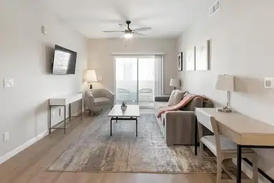 Image de Landing at Summit on Boulder - 2 Bedrooms in Va. . .