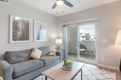 Image de Landing | Stylish 2bd, Pool, Rooftop Lounge