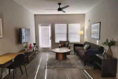 Image de Landing | Chic 2bd, Pool, Gym