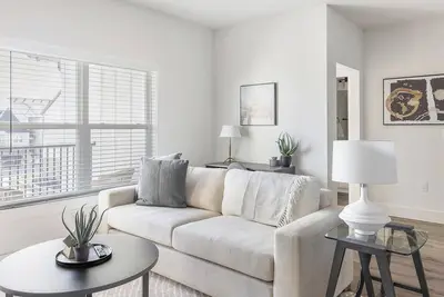 Image de Landing | Stylish 2bd, Pool, Gym