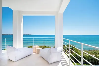 Image de Luxury beachfront villa with infinity pool - Arenella, Syracuse