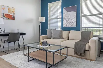 Image de Landing | Beautiful 2bd, Pool, Gym