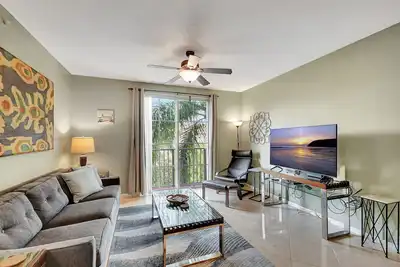 Image de 2 Br/2 Ba Condo in Downtown Wpb • Pool • Gym • Parking Spot • Juliet Balcony