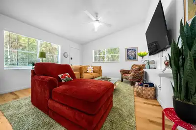 Image de Retro 3-bedroom house with Ac near Manatee Tours, Scalloping and More!
