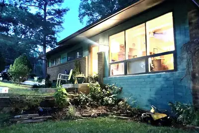 Image de Charming 3-bedroom Mid Century Modern bungalow in wonderful Atlanta with Ac