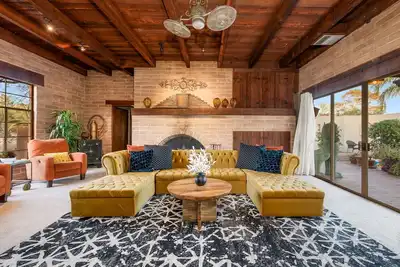 Image de Group Retreat Tucson Foothills Mountain Views Epic