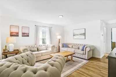 Image de Family Friendly Home in Historic Danville\nThe Danville Four Kings