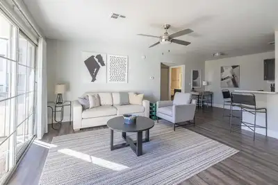 Image de Landing | Stylish 2bd, Pool, Gym