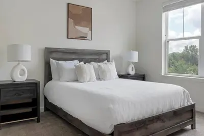 Image de Landing | Incredible 2bd, Pool, Rooftop Lounge