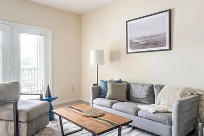 Image de Landing at The Bristol on Union - 2 Bedrooms in. . .