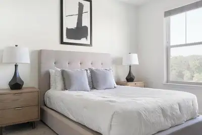 Image de Landing | Spectacular 2bd, Gym, Rooftop Lounge