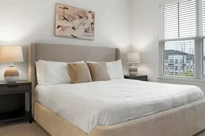 Image de Landing at The Eddy at Riverview - 2 Bedrooms i. . .