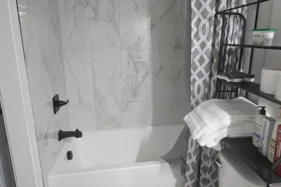 Image de Brand new 2-Bedroom Basement Suite