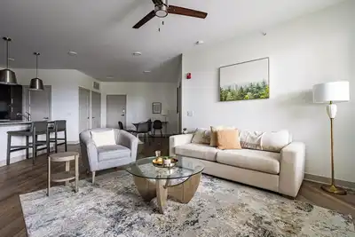 Image de Landing at McCord Square - 2 Bedrooms in Mc Cor. . .