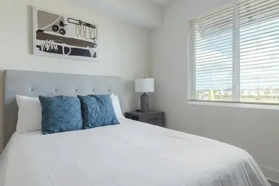 Image de Landing | Chic 2bd, Clubhouse, Pool