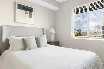 Image de Landing at Gateway Commons - 2 Bedrooms in Elle. . .