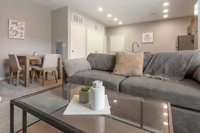 Image de Landing at The Parq at Chesterfield - 2 Bedroom. . .