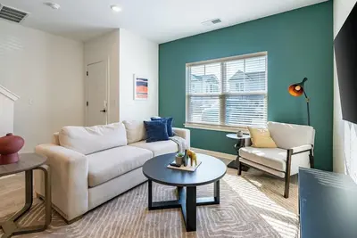 Landing | Modern 3bd, Pool, Gym