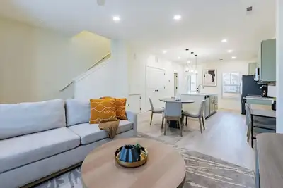 Landing | Beautiful 2bd, Yoga Studio, Pool