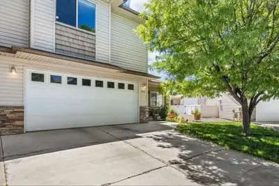 Image de Pet friendly, 4b 3b house with Ac, workspace, Wi-Fi, fitness room & playground