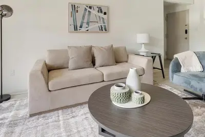 Image de Landing | Beautiful 2bd, Gym, Pool