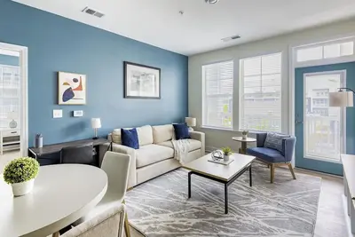 Image de Landing at The Parker Leland - 2 Bedrooms in Do. . .