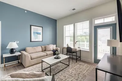 Landing | Beautiful 2bd, Gym, Pool