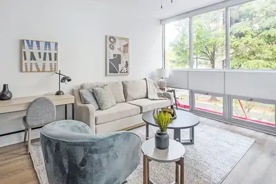 Image de Landing | Beautiful 2bd, Gym, Rooftop Lounge