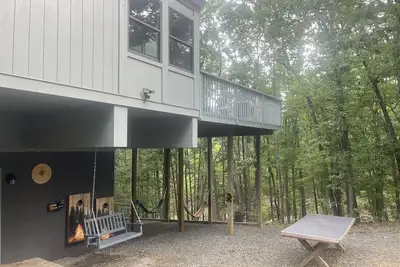 Image de Family-Friendly Floating Tree House Near Smith Mountain Lake – Serene & Cozy