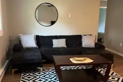 Image de 3-bedroom beautiful apartment 10 mins from track, Spac, & Saratoga Springs w/Ac