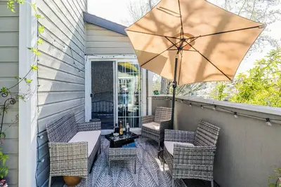 Image de Modern, Peaceful Condo in Shadow Woods - Gated community with parking, gym, pool