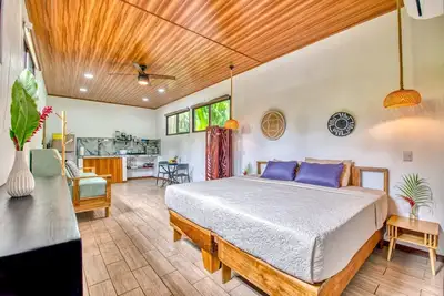 Image de Beachfront Studio - Direct Beach Access, Fast Wifi & Ac