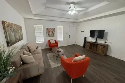 Image de Quaint & Cozy 3br - pets welcome!