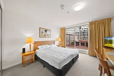 Image de Central Act Studio with Indoor Pool and Gym