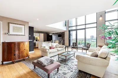 Image de Private Penthouse Above the Crowds