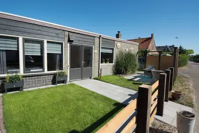Image de Bungalow moderne pour 4 personnes près de la plage