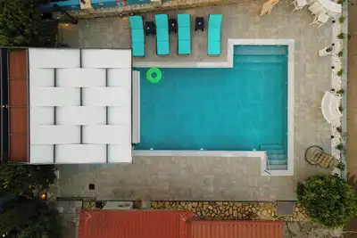 Image de Stone villa with private pool and elegant modern interior for a luxury escape.