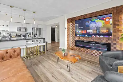 Image de Modern Flat off Meridian - Walk Anywhere Downtown