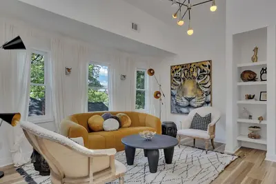 Image de Renovated Inman Park 3br Retreat + Private Balcony