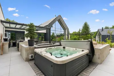 Image de Belle maison de vacances privée avec Wifi, bain à remous, Tv, terrasse, animaux admis et parking