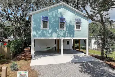Image de Brand New 4br 2. 5ba House, Walk to Beach, Shops and Dining, Sleeps 8