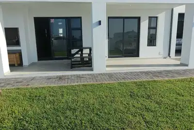 Image de 3-bedroom apartment in fabulous Saint Helena Bay with Ac, Wi-Fi, braai etc.