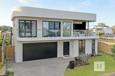 Image de Sunset and Serenity Trinity - Luxury Lakefront Living with Relaxed Leisure