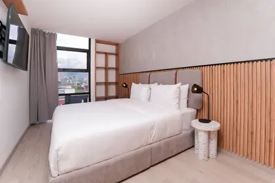 Image de Walkable El Poblado 2br – Jacuzzi & Work-Friendly