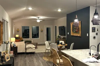 Image de New  3-bedroom house 1 mile from Lake and Marina
