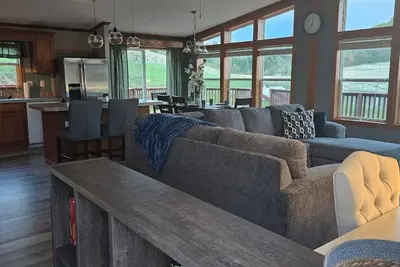 Image de Charming 3-bedroom farmhouse in rural Richland Area with hot tub and A/C