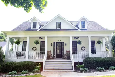 Image de Magnolia Manor. Cozy modern farmhouse in York County, Sc.