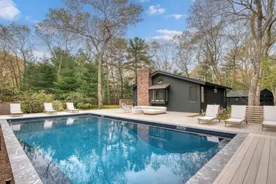 Image de Springs Cottage by Rove Travel Home with Heated Pool