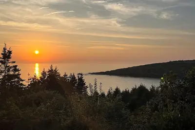 Image de Sunsets Galore \nPeace & Quiet\nBeautiful 3-bedroom home on Monhegan Island.